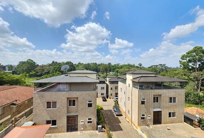 5 Bed House with En Suite in Lavington