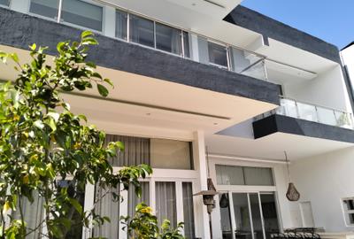 4 Bed Townhouse with En Suite in Spring Valley