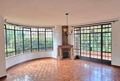 5 Bed Townhouse with En Suite in Lavington - 3