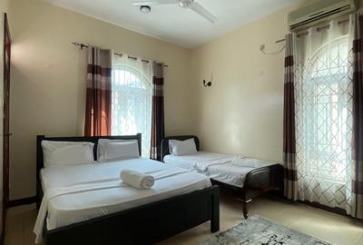 5 Bed Villa with En Suite in Nyali Area - 4