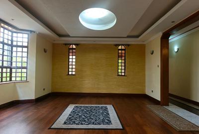 5 Bed House with En Suite in Runda