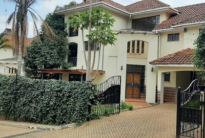 4 Bed Townhouse with En Suite in Spring Valley