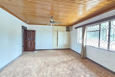 5 Bed House with En Suite in Runda - 4