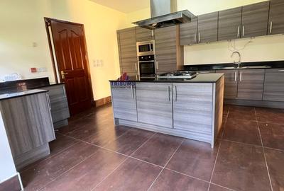 4 Bed Townhouse with En Suite in Kitisuru