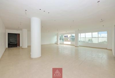 2,040 ft² Commercial Property with Service Charge Included at Woodvale Close - 4