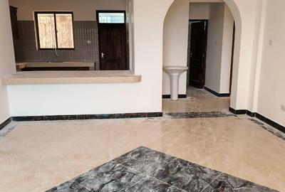 Serviced 2 Bed Apartment with En Suite at Tudor - 3