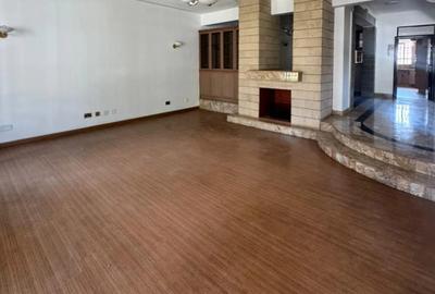5 Bed Townhouse with En Suite in Lavington - 2