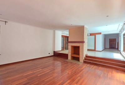 5 Bed Townhouse with En Suite at Lavington Green. - 4