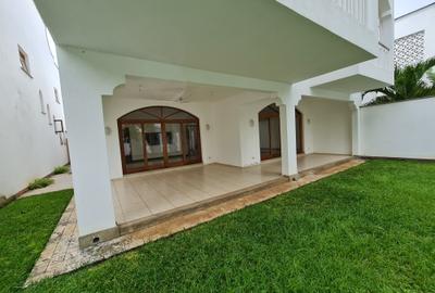 4 Bed Villa with En Suite in Nyali Area