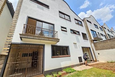 5 Bed Townhouse with En Suite in Spring Valley