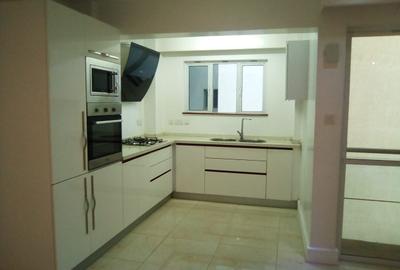1 Bed Apartment with En Suite in Westlands Area