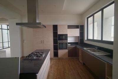 4 Bed Apartment with En Suite at Riverside Gardens