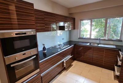 3 Bed Apartment with En Suite in Rhapta Road