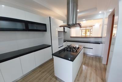 4 Bed Townhouse with Garden in Kamakis - 3