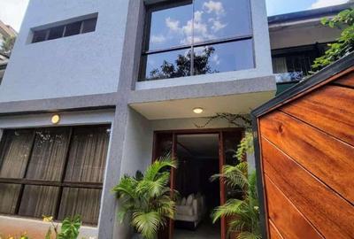3 Bed Villa with En Suite in Riverside