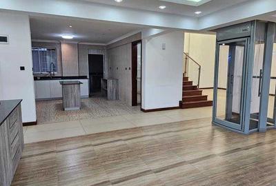 5 Bed Apartment with En Suite at Parklands