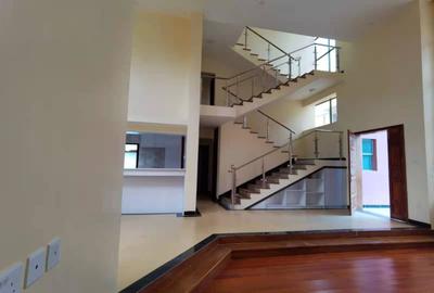 5 Bed Townhouse with En Suite in Lavington - 4