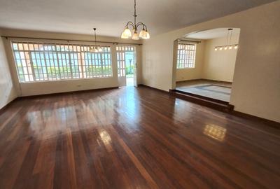 4 Bed House with En Suite at Rosslyn Lone Tree - 4