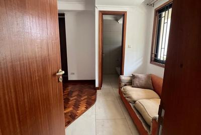 6 Bed Townhouse with En Suite in Lavington - 2