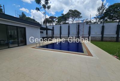 5 Bed Villa with En Suite in Nyari