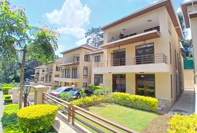 5 Bed Townhouse with En Suite at Lavington Green - 3