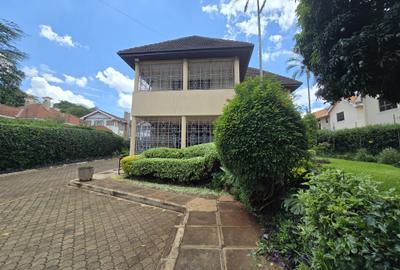 5 Bed House with En Suite in Runda - 2