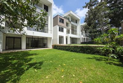 6 Bed Townhouse with En Suite at Old Kitusuru