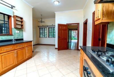 6 Bed Villa with En Suite in Karen - 3