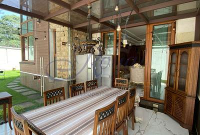 6 Bed House with En Suite in Lavington - 4