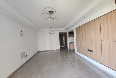 1 Bed Apartment with Swimming Pool in Riverside