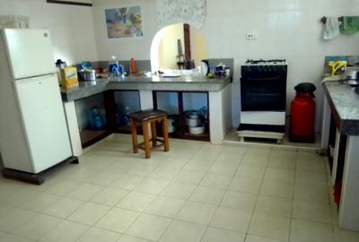 4 Bed House with En Suite at Custom Road - 3