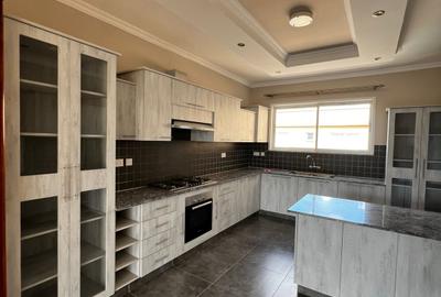 3 Bed Apartment with En Suite at Riverside Drive