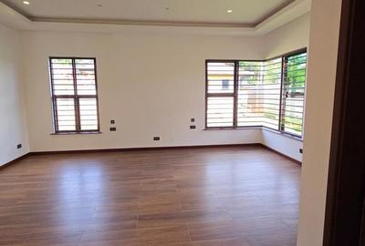 5 Bed House with En Suite in Runda