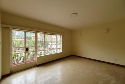 2 Bed Apartment with Parking in Parklands