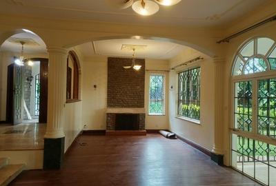 4 Bed House with En Suite at Hillview - 4