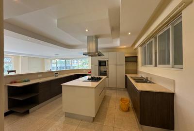 3 Bed Apartment with En Suite in Riverside - 3