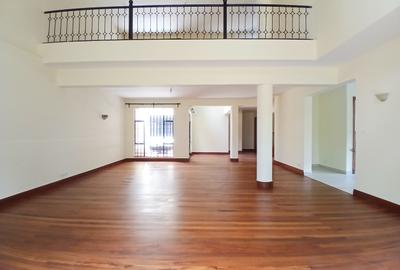 5 Bed Townhouse with En Suite at Lavington Green - 3