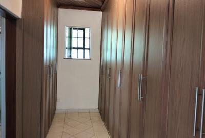 5 Bed Townhouse with En Suite in Lavington