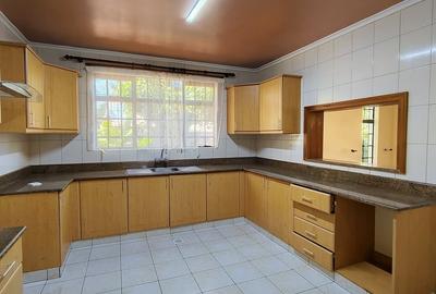 4 Bed Townhouse with En Suite in Lavington - 4