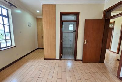 3 Bed House with En Suite in Lavington