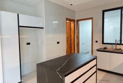 2 Bed Apartment with En Suite at Peponi Road - 4