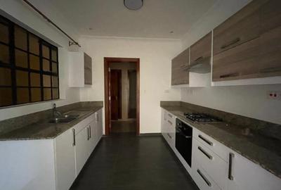 2 Bed Apartment with En Suite in Rhapta Road