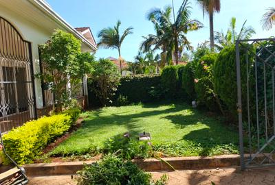 5 Bed House with En Suite at Brookside