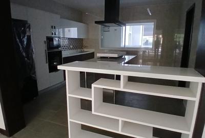 3 Bed Apartment with En Suite at Riverside Gardens
