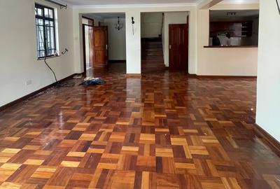 5 Bed Townhouse with En Suite in Lavington - 3