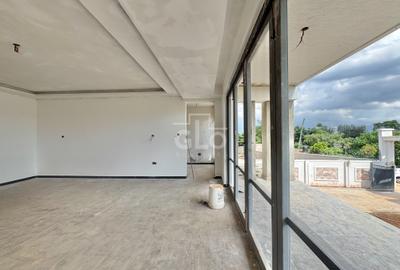 5 Bed Villa with En Suite in Runda
