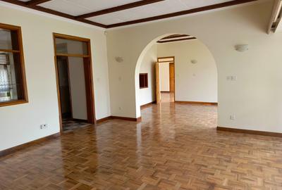 5 Bed House with En Suite in Thigiri