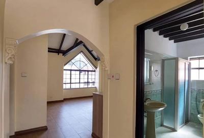 5 Bed Townhouse with En Suite at Lavington