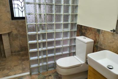 5 Bed Townhouse with En Suite in Kyuna