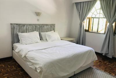 Serviced 4 Bed Apartment with En Suite in Riverside